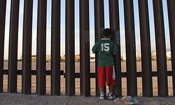 A Mexican child looks at a vehicle of the US border patrol through the US-Mexico fence in Ciudad Juarez, Chihuahua state, Mexico on April 4, 2018.
US President Donald Trump on Wednesday ordered the National Guard to deploy to America's southern border, ratcheting up pressure on Mexico and taking another step in his quest to clamp down on illegal immigration. / AFP PHOTO / HERIKA MARTINEZ