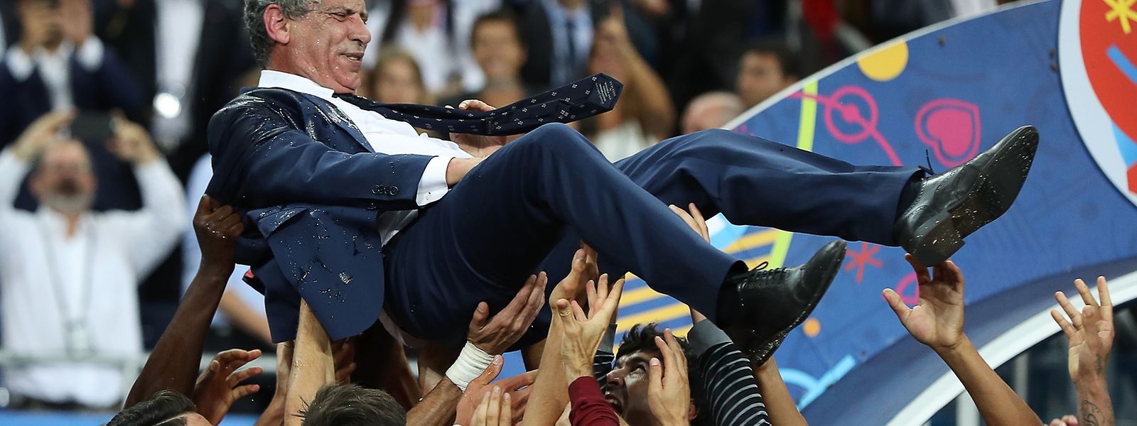 Fernando Santos conduziu Portugal à conquista do seu primeiro título europeu