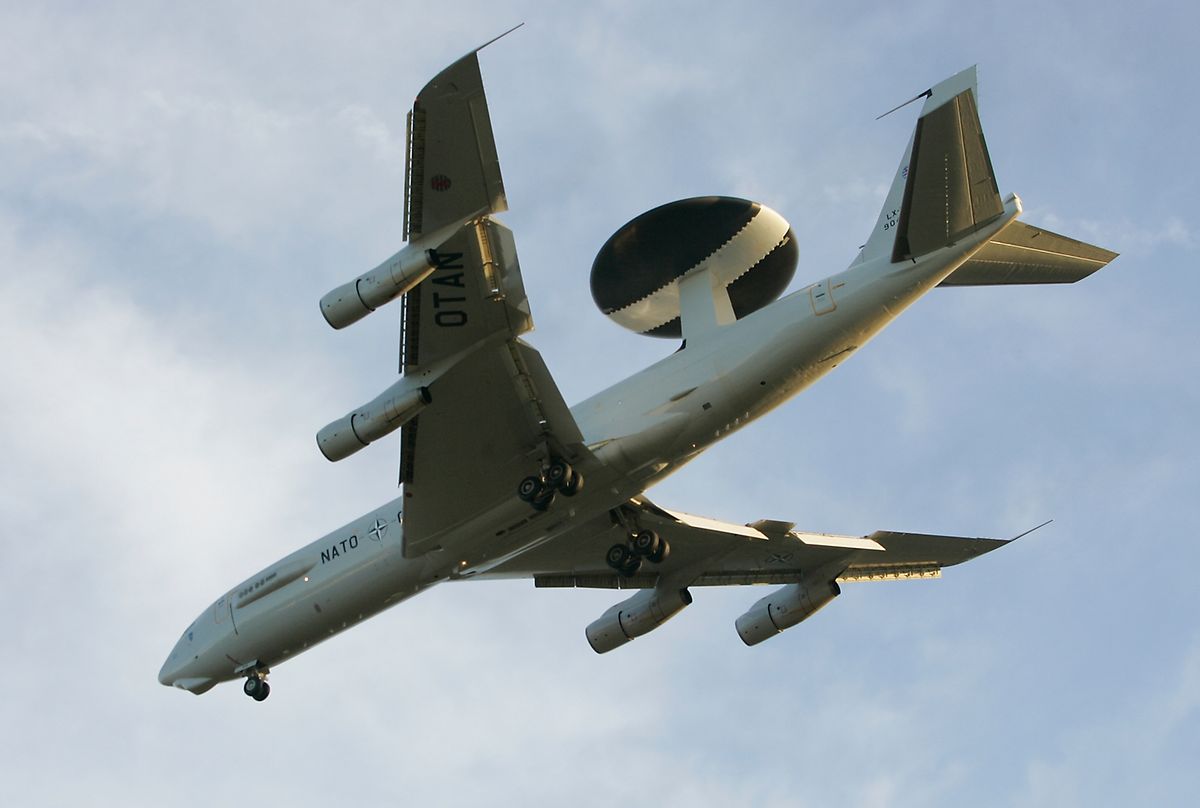 Die leicht bejahrten Awacs-Boeing-E-3A fliegen unter luxemburgischer Flagge.