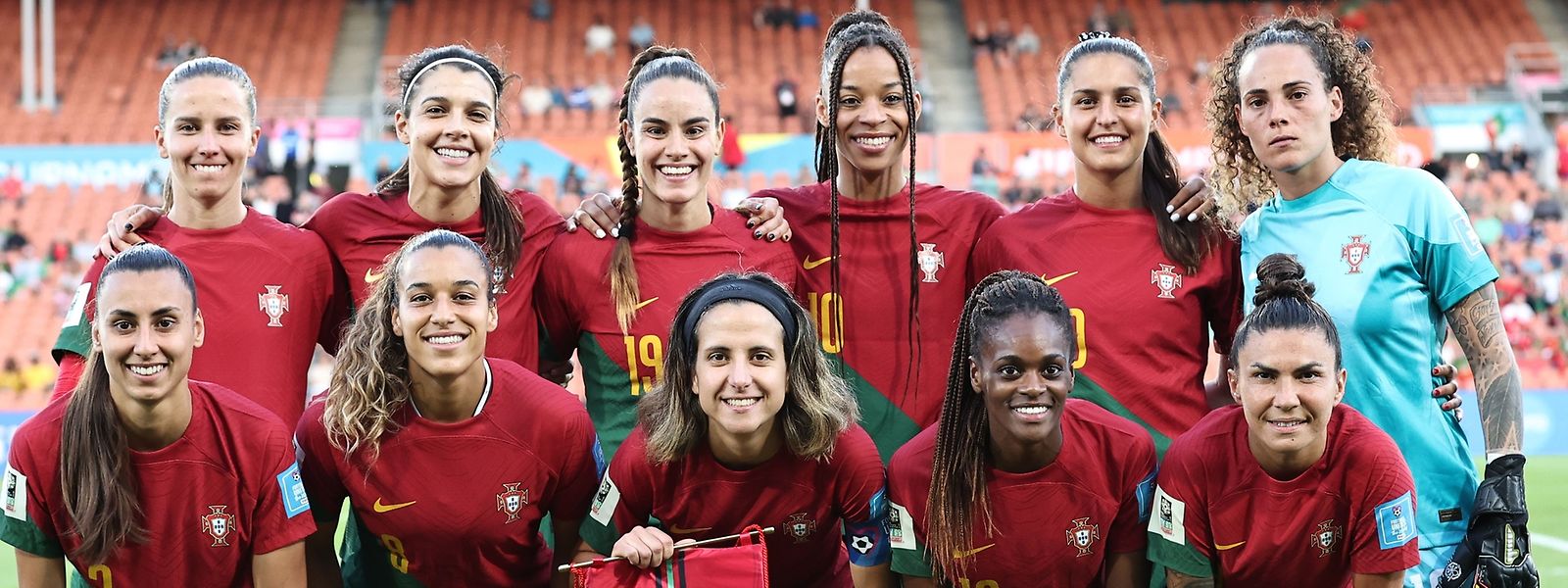Elas vão defender Portugal no campeonato do mundo de futebol feminino este ano. Um feito inédito na história do futebol feminino português.