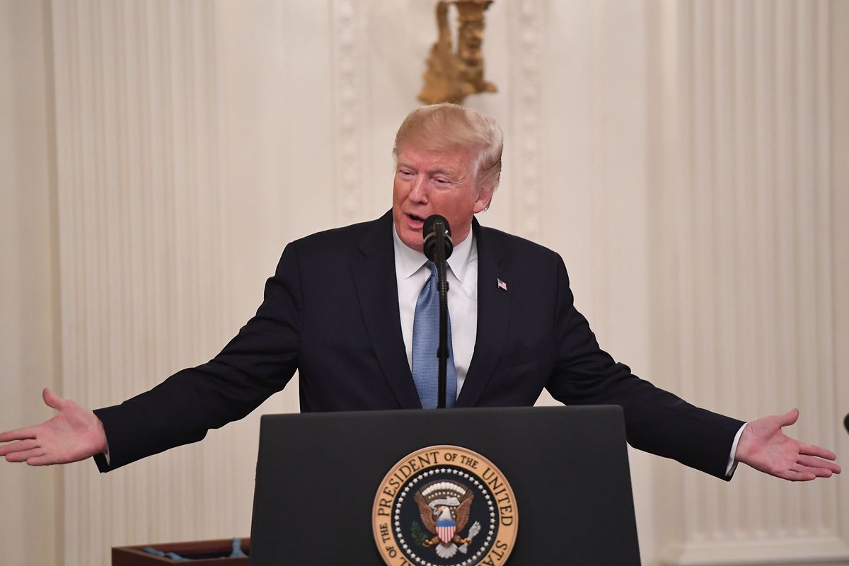 Donald Trump wird die Telefon-Affäre wohl nicht so schnell los.