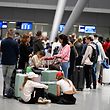 In the early hours of the morning, long queues formed in front of the check-in counters – like here in Düsseldorf.
