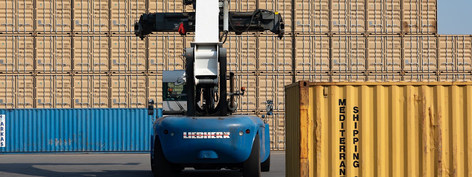 Le port de Mertert dispose d'un terminal à conteneurs de 20.000 m2 et d'une zone de stockage de 150.000 m2.