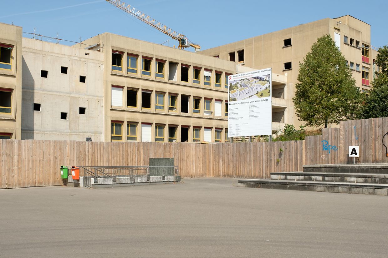 Der Stammsitz des Lycée Michel-Rodange in Luxemburg-Hollerich ist seit der Rentrée 2017 wegen Bauarbeiten geschlossen.