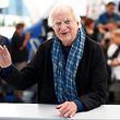 ARCHIV - 17.05.2016, Frankreich, Cannes: Der französische Regisseur Bertrand Tavernier winkt beim Photocall für seinen Film "Voyage A Travers le Cinema Francais" beim 69. Filmfestival in Cannes. Tavernier ist im Alter von 79 Jahren gestorben. Das berichtete die französische Nachrichtenagentur AFP am 25.03.2021 unter Berufung auf das Institut Lumiere für die Erhaltung und Verbreitung des französischen Filmerbes. Foto: Ian Langsdon/EPA/dpa +++ dpa-Bildfunk +++