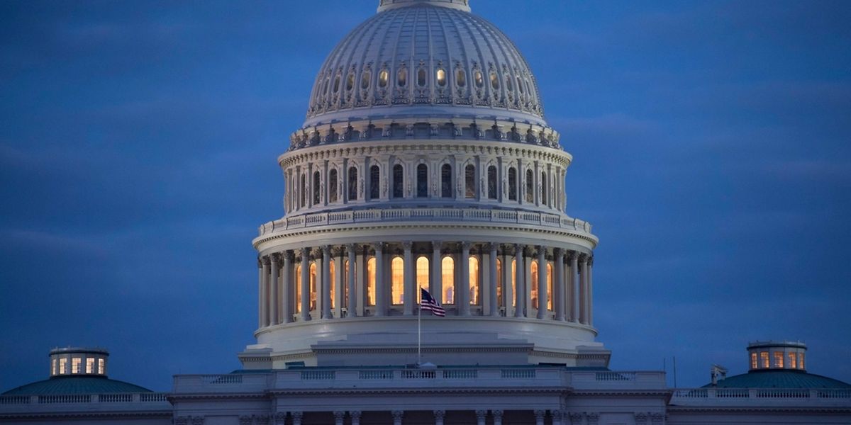 Am Vormittag verlieh Präsident Donald Trump dem Gesetz mit seiner Unterschrift Rechtskraft, wie er auf Twitter mitteilte. 