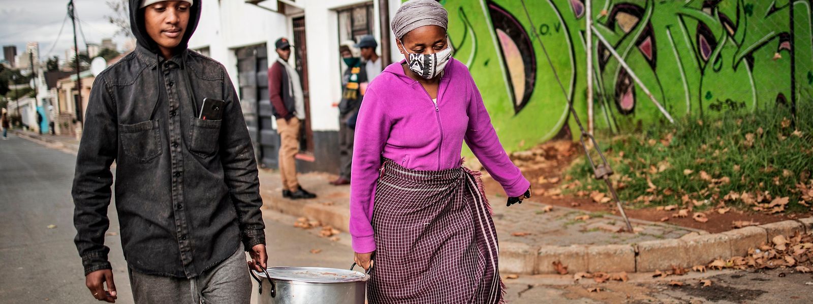 Fehlte vor Corona jedem fünften Haushalt in Südafrika am Monatsende Geld für Lebensmittel, war es am Gipfel der Pandemie rund die Hälfte.