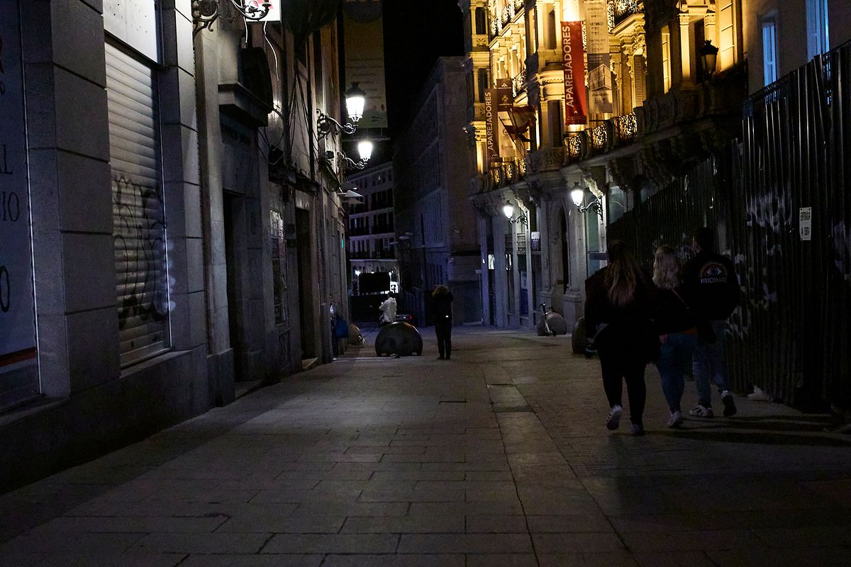 Die Beleuchtung in Madrid herunterzufahren, stifte „Dunkelheit, Armut und Traurigkeit”, sagt die Madrider Regionalpräsidentin Isabel Díaz Ayuso.