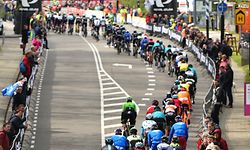 Die Fahrer im Cauberg - Amstel Gold Race - Foto: Serge Waldbillig