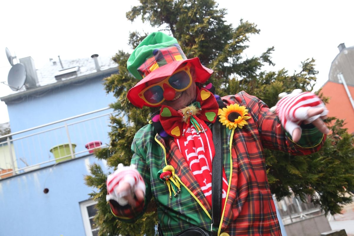 Am Sonntag sind die Karnevalisten durch die Straßen von Schifflingen gezogen. 