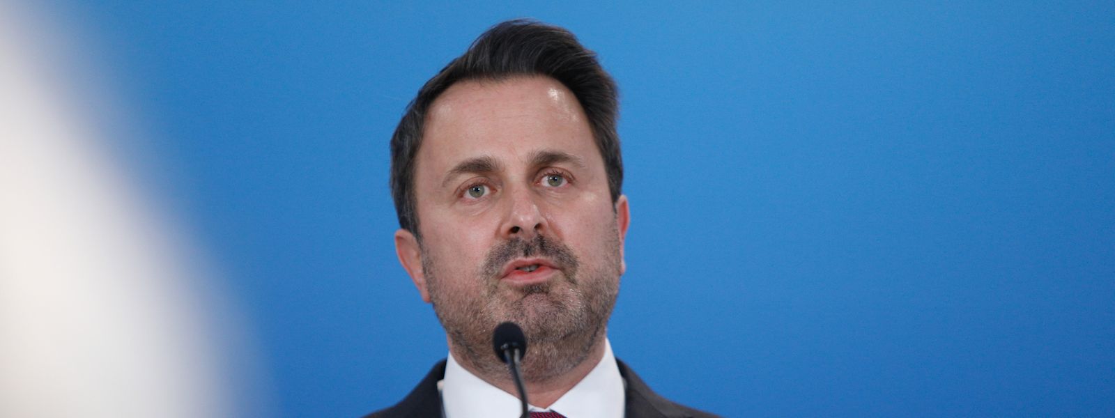 Si Xavier Bettel indique que le secteur Horeca pourra reprendre une partie de son activité via les espaces extérieurs, il précise également que la mesure pourrait ne pas être appliquée en cas de hausse exponentielle des cas dans les prochains jours. 