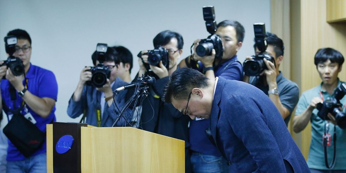 Der Chef der Handysparte, Koh Dong Jin, entschuldigte sich für die „Akku-Brände“