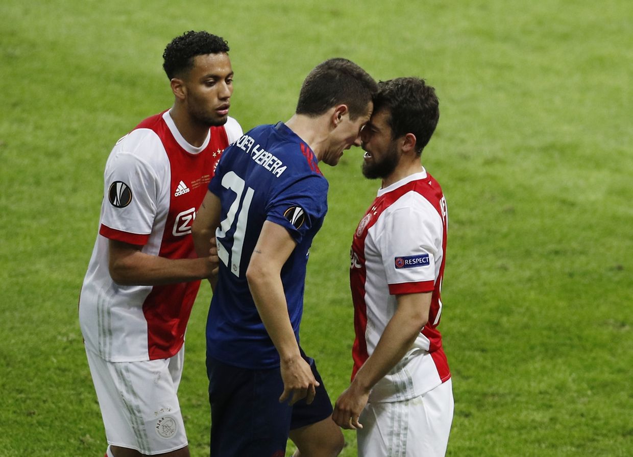 Football Soccer - Ajax Amsterdam v Manchester United - UEFA Europa League Final - Friends Arena, Solna, Stockholm, Sweden - 24/5/17 Manchester United's Ander Herrera squares up to Ajax's Amin Younes  Reuters / Phil Noble Livepic