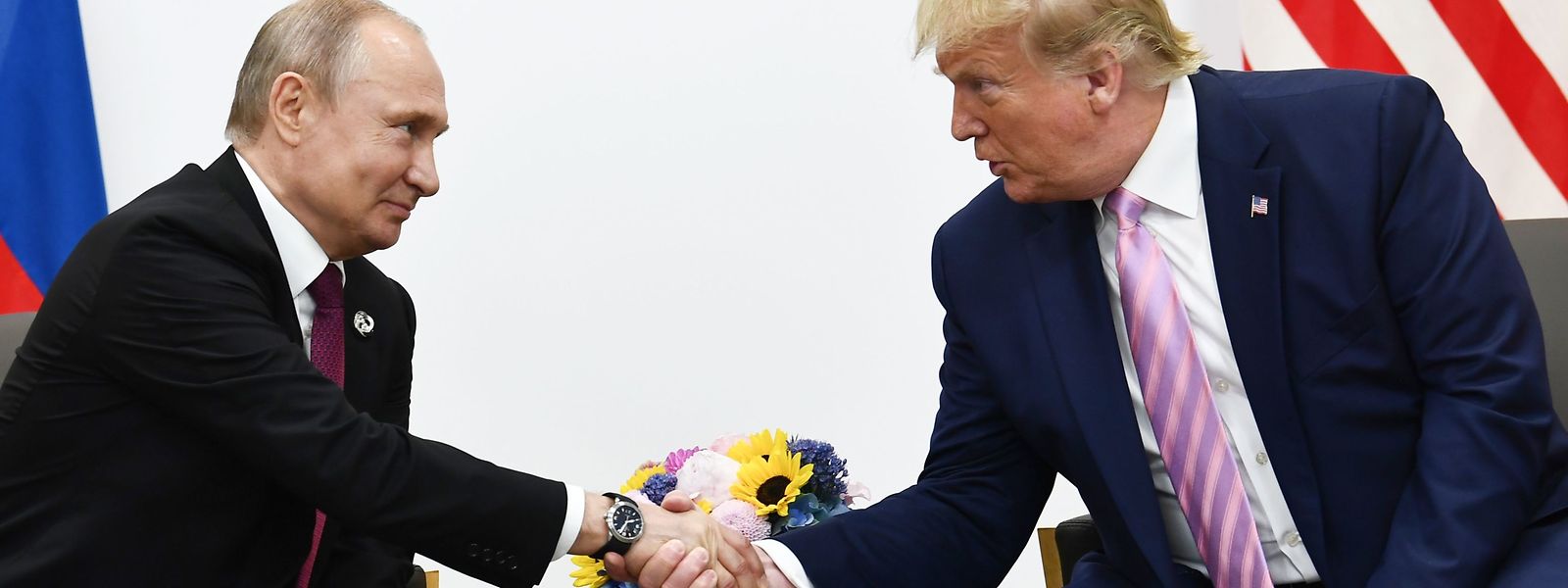 Kleine Hilfe unter Freunden? Donald Trump (r.) wurde nicht müde, sein gutes Verhältnis zu Putin zu betonen.