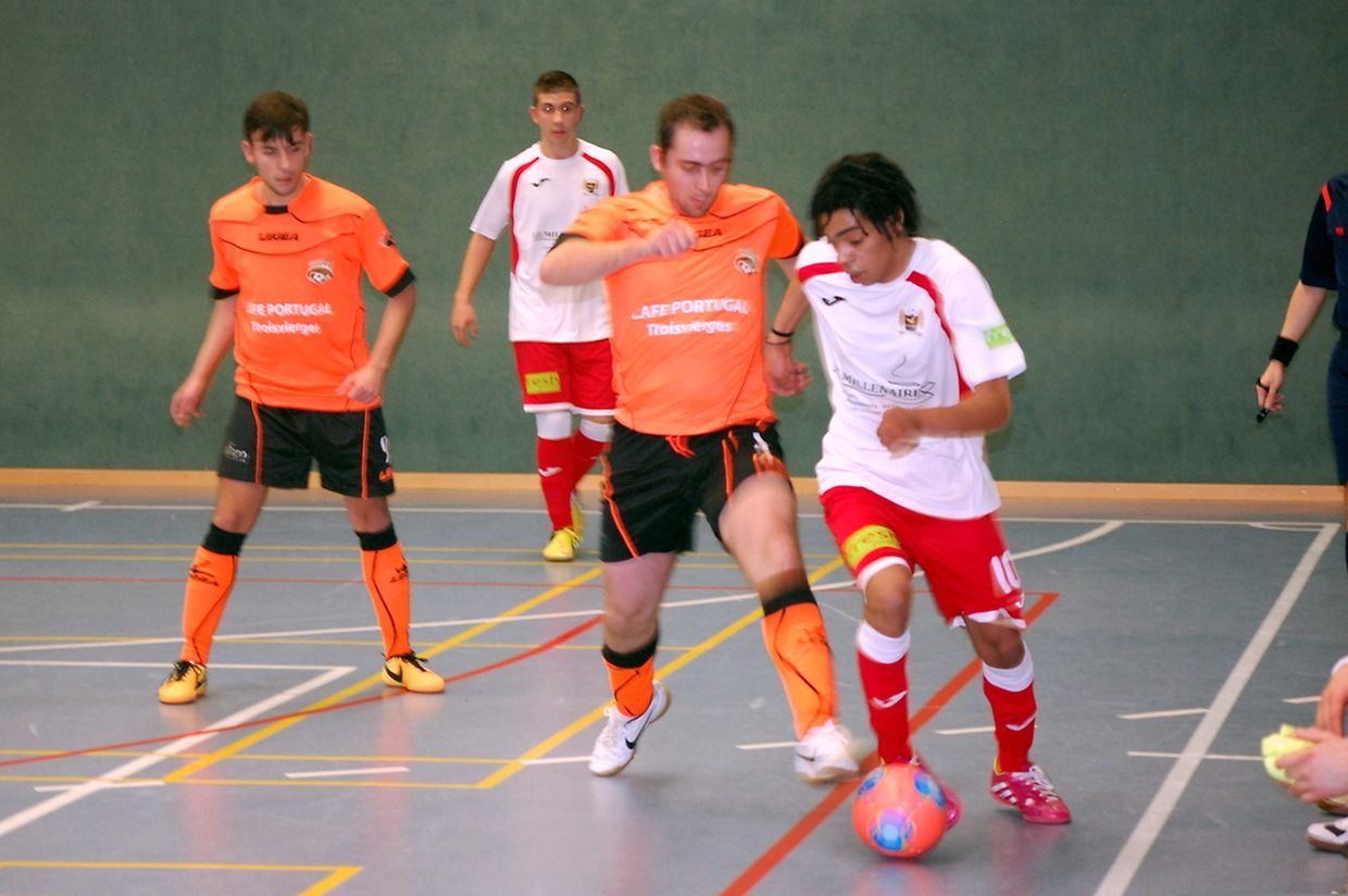 Ronaldo da Cruz Santos (US Feulen), Vitor Moreira et Luis Ferreira (Amicale Clervaux)