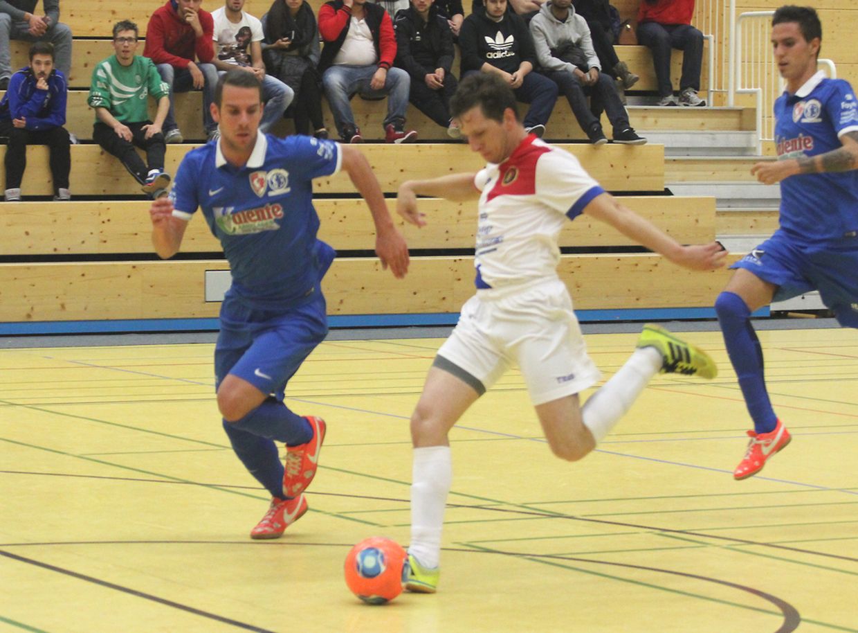 André Rodrigues (branco) esteve particularmente inspirado ao obter quatro golos