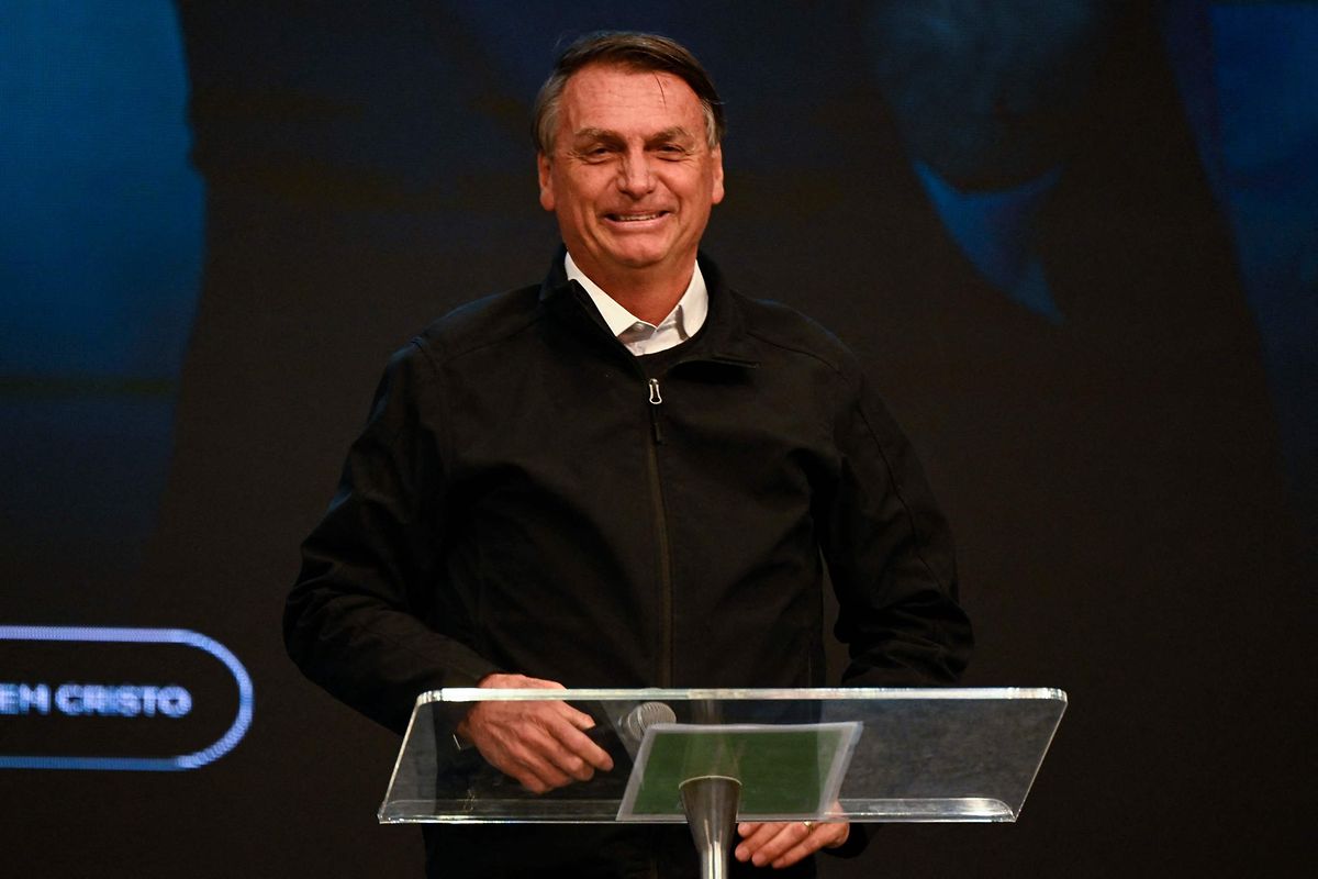 O atual presidente da república do Brasil conta com o apoio das igrejas evangélicas. 