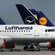 (DOSSIER) Dans cette photo d'archive du 27 mars 2020, un avion Lufthansa est stationné à 
