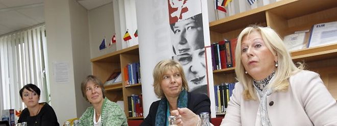 La présidente du CNFL Danielle Becker-Bauer (à gauche) et la leader pour expertisa du Cid-femmes Christa Brömmel, la ministre de l'Egalité des chances, François Hetto-Gaasch (Photo: Guy Jallay)