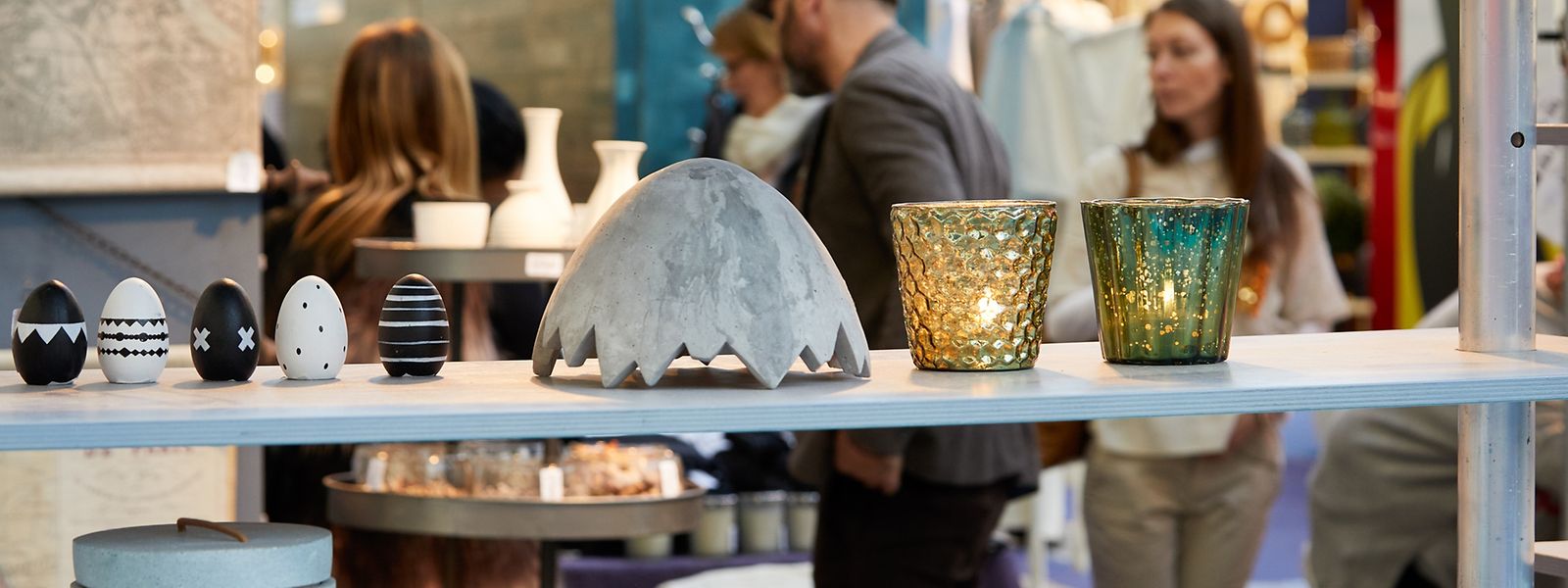 Kunsthandwerkliches hat Makel, denn es ist von Menschen gefertigt. Genau das soll auch industriell Produziertes zunehmend tragen. 
