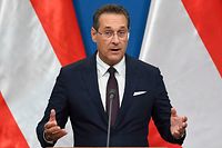 (FILES) In this file photo taken on May 6, 2019 Austria's Vice-Chancellor and chairman of the Freedom Party FPOe Heinz-Christian Strache gives a press conference with Hungary's Prime Minister (not in picture) at the prime minister's office in Budapest. - Austria's opposition called on Maz 17, 2019 for the resignation of far-right leader and Vice Chancellor Heinz-Christian Strache after media reports alleging he had promised public contracts in return for campaign help. (Photo by ATTILA KISBENEDEK / AFP)