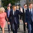(de g. à dr.) Brigitte Macron, épouse d'Emmanuel Macron ; Emmanuel Macron, Président de la République Française ; Xavier Bettel, Premier ministre, ministre d'État