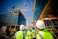 Les chantiers se multiplient dans le pays, mais les prix à l'achat et à la location poursuivent leur envolée.