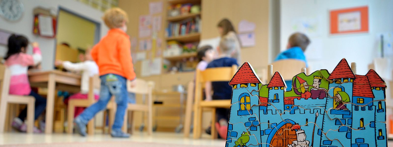 Pour encadrer les tout-petits mais aussi les adultes handicapés ou les seniors, le Luxembourg manque de diplômés formés. Un paradoxe alors que les postes à pourvoir se multiplient.