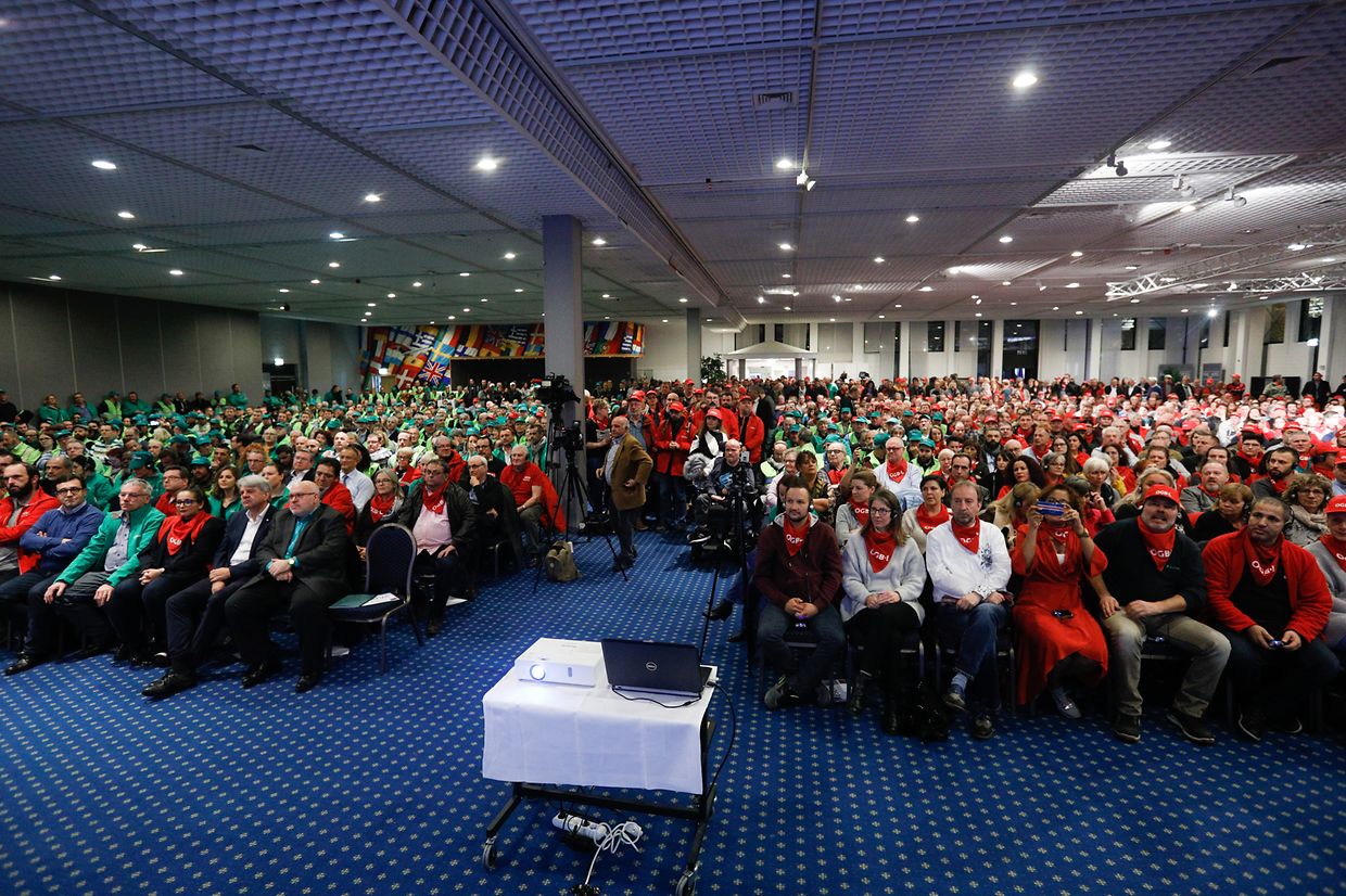 Der Appell der drei Gewerkschaften OGBL, LCGB und CGFP fand Gehör. Mehr als 1.000 Sympathisanten waren nach Dommeldingen gekommen. 