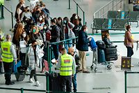Nos últimos dias, têm sido relatadas esperas de várias horas nos aeroportos, sobretudo em Lisboa