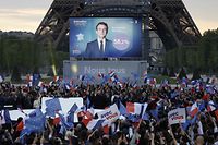 TOPSHOT - Supporters react after the victory of the French president and candidate of the La République en Marche (LREM) party in the re-election of Emmanuel Macron in the French presidential election, at the Champ de Mars, in Paris, on April 24, 2022. ( Photo by Ludovic MARIN /AFP)