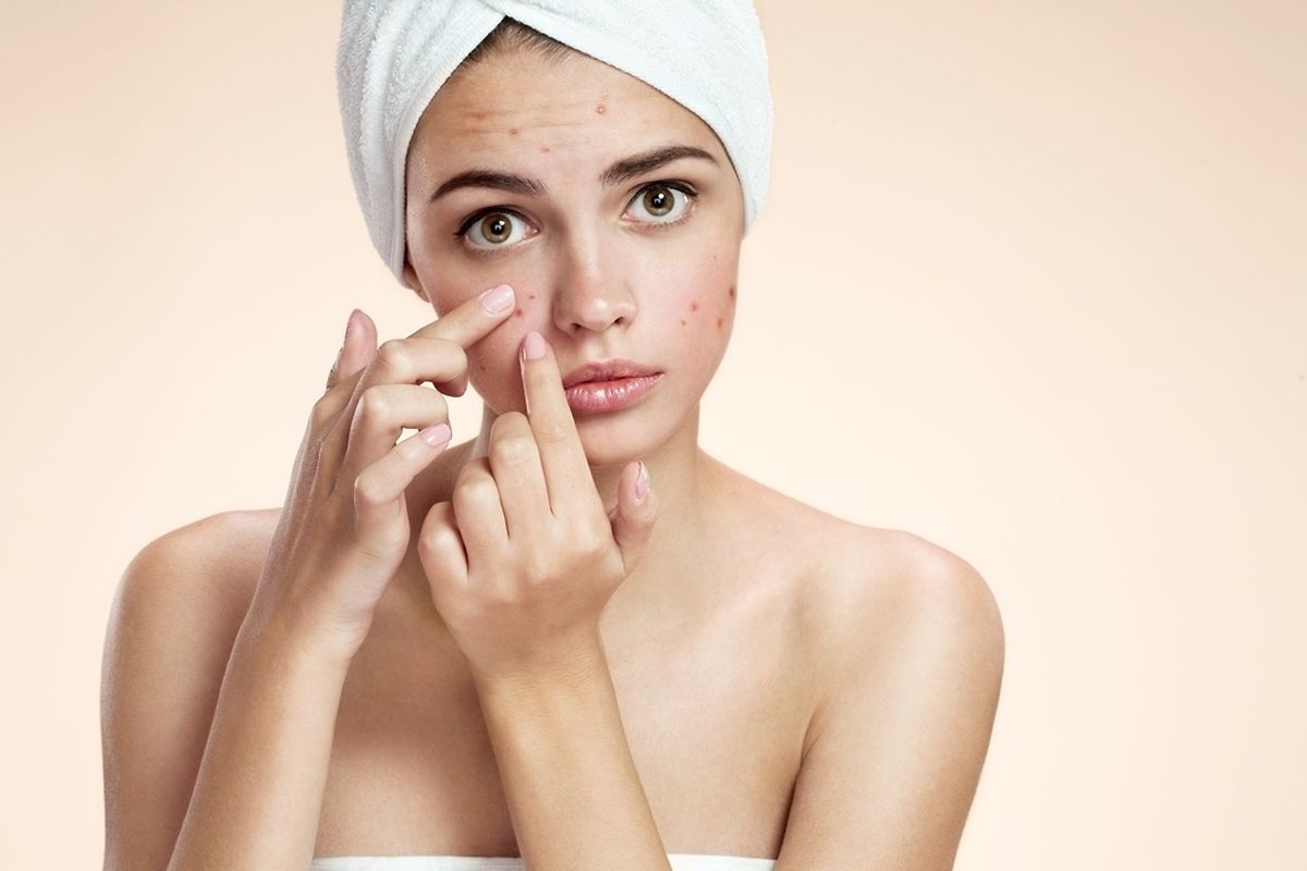 Clear up acne by passing on Vitamin B12 supplements