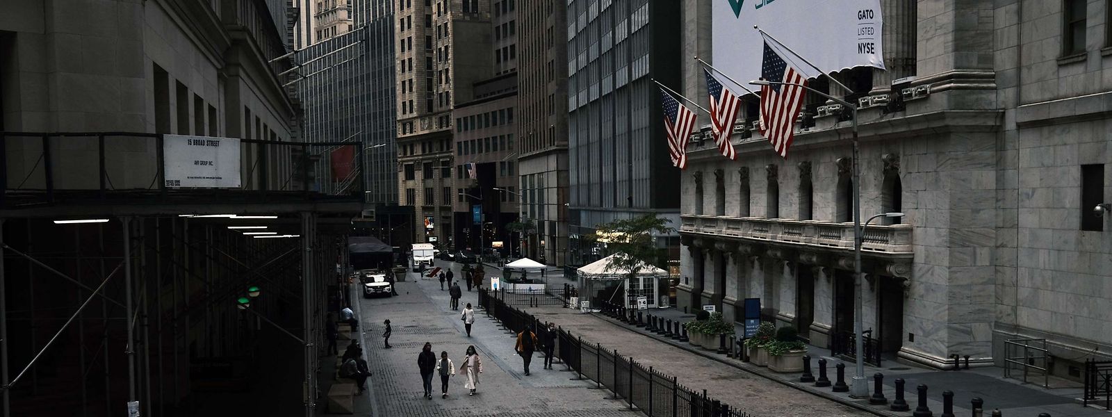 Der Dow-Jones-Index für 30 Spitzenwerte brach um 6,5 Prozent auf 1.834 Punkte ein.
