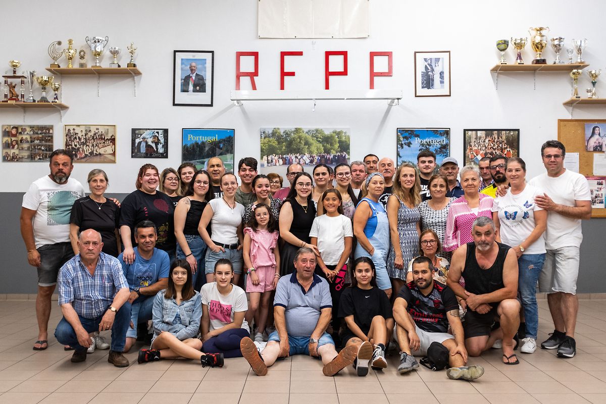Os membros do Rancho Folclórico Províncias de Portugal, na sede, em Esch.