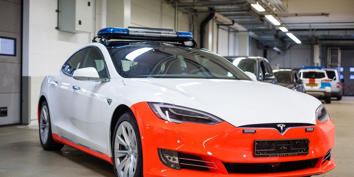Und so sieht er aus: Der Tesla S der Polizei wird wohl ab nächstem Monat auf unseren Straßen unterwegs sein.