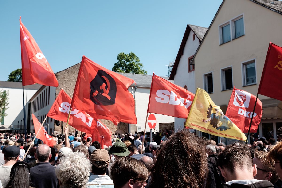 In Trier fanden am Samstag mehrere Demonstrationen statt. Die einen Teilnehmer waren für, die anderen gegen die Ehrung von Karl Marx. 