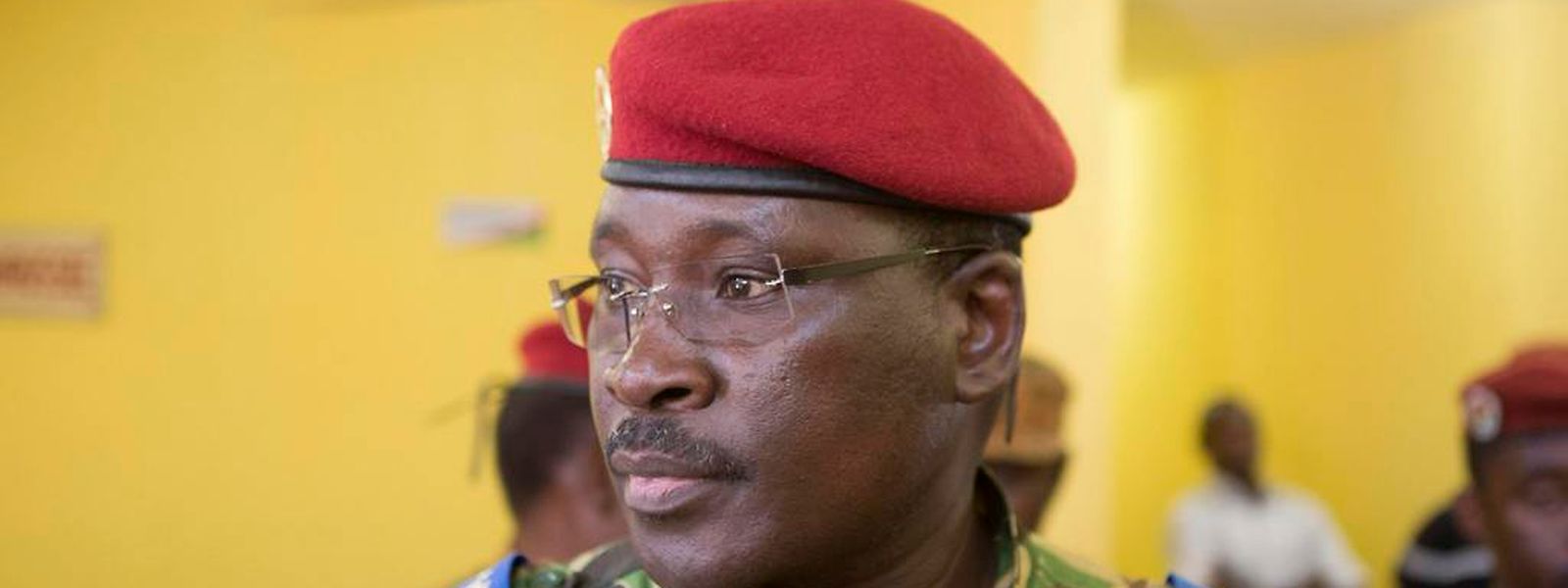 Isaac Zida übernimmt die Macht Compaoré verlässt Burkina Faso