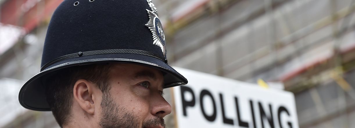 A police officer stands on duty outside a polling station in Tower Hamlets, London, Britain June 8, 2017. REUTERS/Hannah McKay     TPX IMAGES OF THE DAY