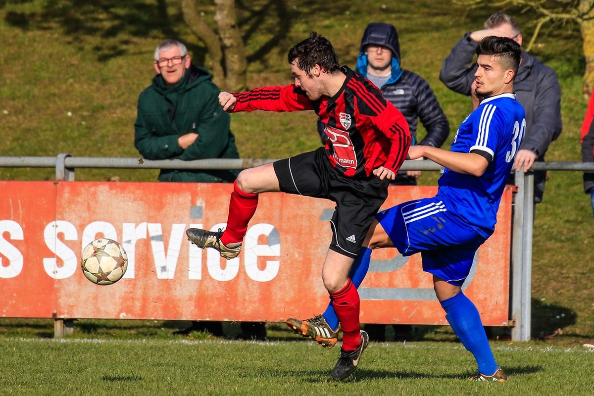 David Turmes (Koerich/Septfontaines) pressé par Almin Kocan (Boevange)