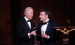 US President Joe Biden and French President Emmanuel Macron during a state dinner on the South Lawn of the White House in Washington, DC, on December 1, 2022. (Photo by Brendan Smialowski / AFP)