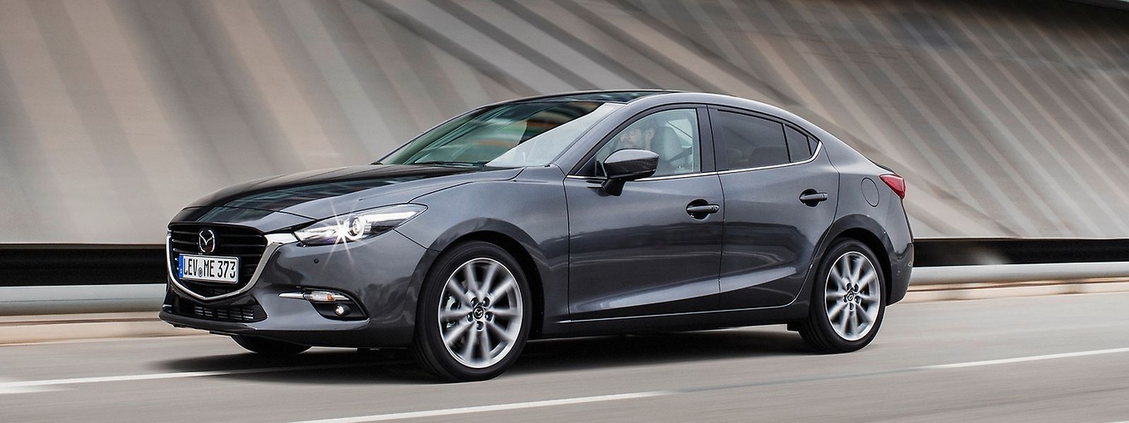 Der Mazda3 fährt nicht nur mit einer frischeren Optik vor. Auch die Handling-Eigenschaften und der Fahrkomfort erfuhren Retuschen.