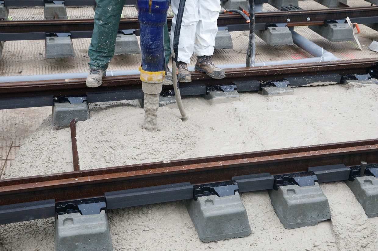 Lokales, online.fr, online.de, beim Gebäude Arcelor place des Martyrs, Legung der Schienen, Verkehr, Mobilität, Tram, öffentlicher Transport, Foto: Anouk Antony/Luxemburger Wort