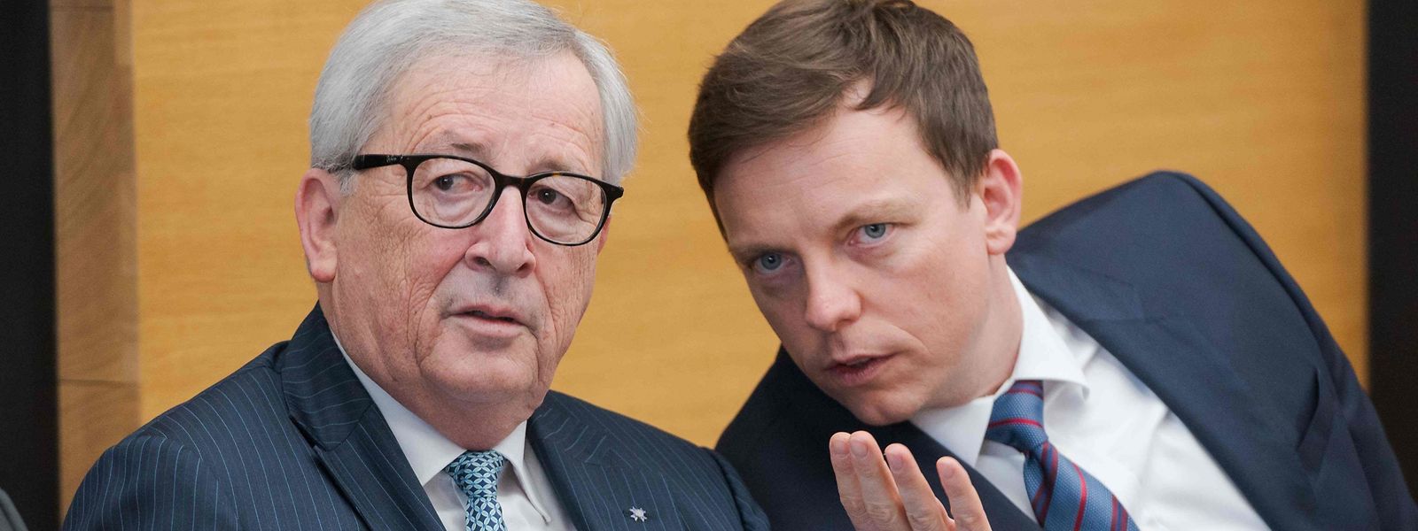 Jean-Claude Juncker und Ministerpräsident Tobias Hans im saarländischen Landtag. 