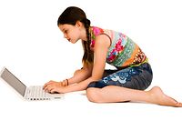 Kinder und Jugendliche können oft die Gefahren von Nacktbildern im Internet nicht abschätzen.