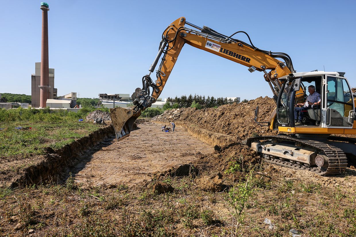 The ground was excavated with an excavator.