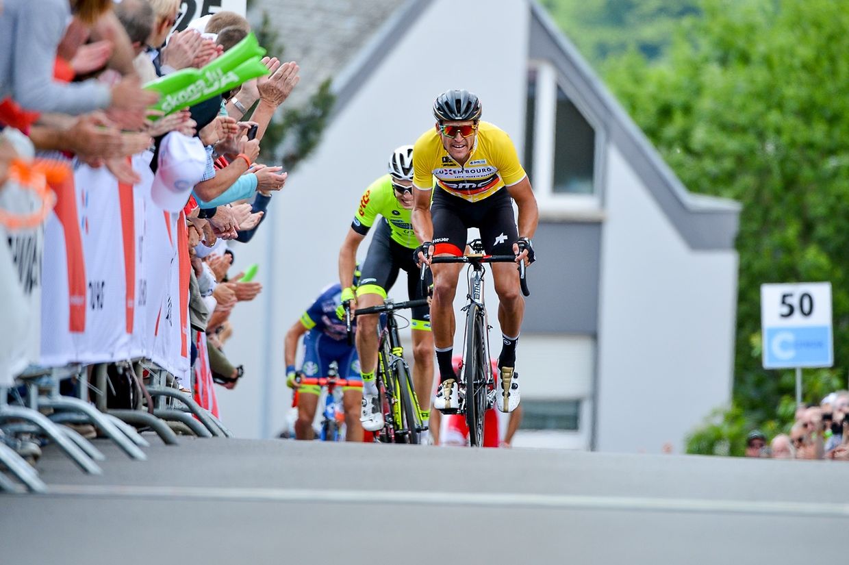 Greg Van Avermaet (B/BMC) sprintet zum Sieg.