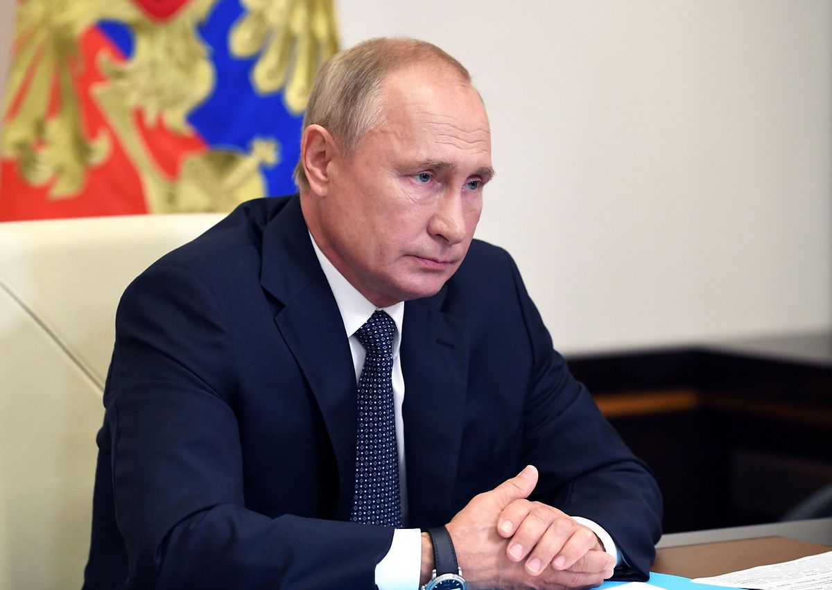 Der russische Präsident Wladimir Putin gab die Zulassung am Dienstag bekannt.