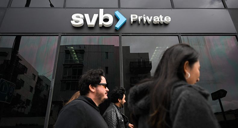 The SVB Private logo is displayed outside of a Silicon Valley Bank branch in Santa Monica, California on March 20, 2023. - SVB, a key lender to startups across the US since the 1980s and the country's 16th-largest bank by assets, had been hit by the tech sector slowdown as cash-hungry companies rushed to get their hands on their money. The announcement by SVB spooked investors and clients, sparking a run on deposits. On March 10 the bank collapsed -- the biggest US banking failure since the 2008 financial crisis -- prompting regulators to seize control the same day. The Federal Deposit Insurance Corporation (FDIC) took over the bank and vowed to protect insured deposits -- those up to $250,000 per client. (Photo by Patrick T. Fallon / AFP)