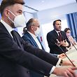 Die Luxemburger Regierung steht geschlossen hinter der Ukraine und dem Maßnahmenpaket zur Unterstützung der Haushalte und Betriebe, so die Botschaft von Blau-Rot-Grün am Montag bei der Pressekonferenz, an der vier Minister teilnahmen.