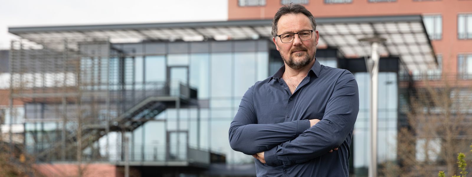 Der Krankenhauspsychologe und Psychotherapeut Jacques Nickels kümmert sich tagtäglich um das seelische Wohlbefinden seiner Patienten und hat dabei mit einigen Herausforderungen zu kämpfen. 